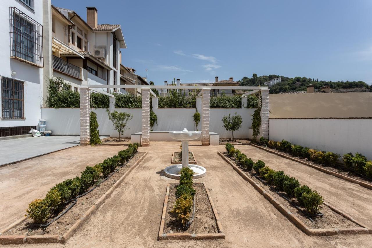 INOLVIDABLES VISTAS A LA ALHAMBRA, Parking Apartment Granada Bagian luar foto